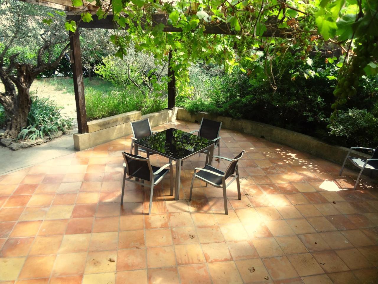 Les Olives Apartment Uzes Exterior photo
